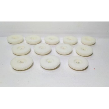 Subbuteo Hasbro Classic Bases White comes to you in a set of 12 bases